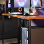 Mesa Escrivaninha Gamer e Home Office Tóquio Estilo Industrial com Prateleira em Aço e MDF