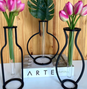 Vaso Minimalista Com Hastes de Costela de Adão