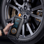Bomba de Ar Compressor Digital Portátil com LED Encher Pneu Elétrica Portátil Sem Fio Carros Motos